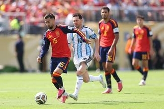 スペイン優勢もGKマルティネスの牙城崩せず0-0で後半へ アルゼンチンはリサンドロ負傷交代【サッカーW杯】