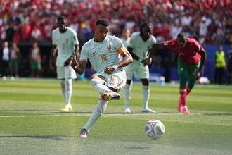 エムバペ痛恨PK失敗...モロッコGKブヌがビッグセーブ！フランス先制ならず【サッカーW杯】