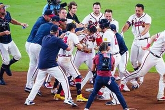 ドジャース痛恨サヨナラ負け... 2点差追いつくも2度の満塁機生かせず 佐々木朗希は負傷降板