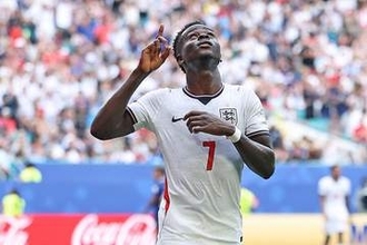 イングランドが前半だけで4ゴールの猛攻！サカ2発、フランスを圧倒し3位へ前進【サッカーW杯】