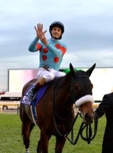 日本競馬史上屈指の名牝・アーモンドアイはすごく面倒見がいいお母さん【もうひとつの引退馬伝説】