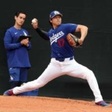 大谷翔平 キャンプ初日にブルペン入りで27球投げ込み WBCでは打者専念の方針も「DHは問題なく出れるので」