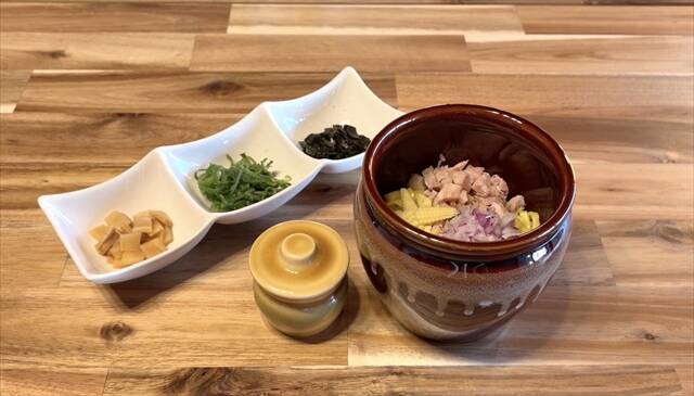 天然黒酢の旨みを味わう「壺そば」誕生！醸造蔵直営の古民家風レストラン「伊達商店」で｜鹿児島県霧島市