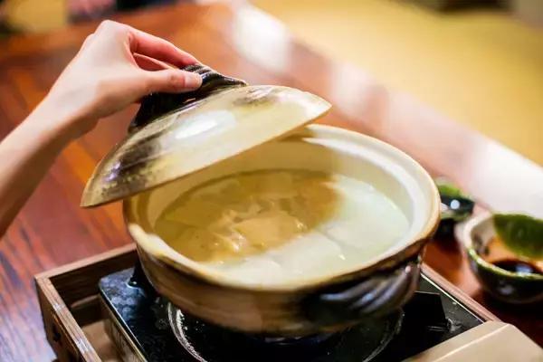 「【春を感じる！日帰りガストロノミーツーリズムのススメ】群馬県・磯部温泉のレトロな街並みと土地の“食”を体験する旅」の画像