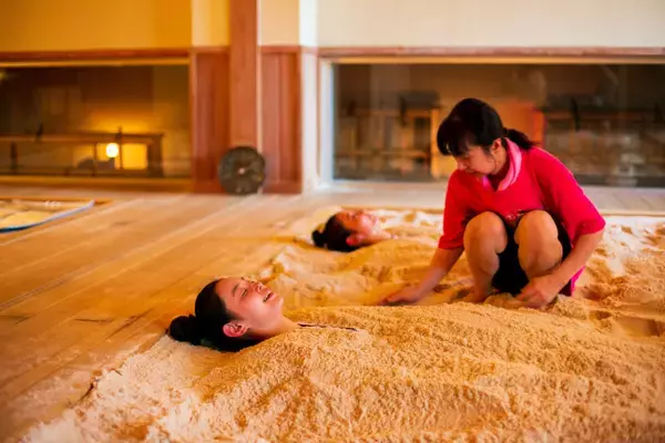 「【春を感じる！日帰りガストロノミーツーリズムのススメ】群馬県・磯部温泉のレトロな街並みと土地の“食”を体験する旅」の画像