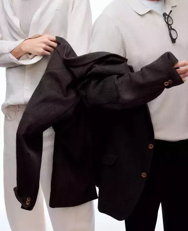 「「シワは受け継がれない。服は受け継がれる。」──スペイン発のファッションブランド、アドルフォ・ドミンゲスの哲学」の画像