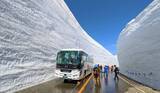 「2023年の高さは13m！迫力ある雪の壁の間を歩く「雪の大谷ウォーク」が開催中」の画像1