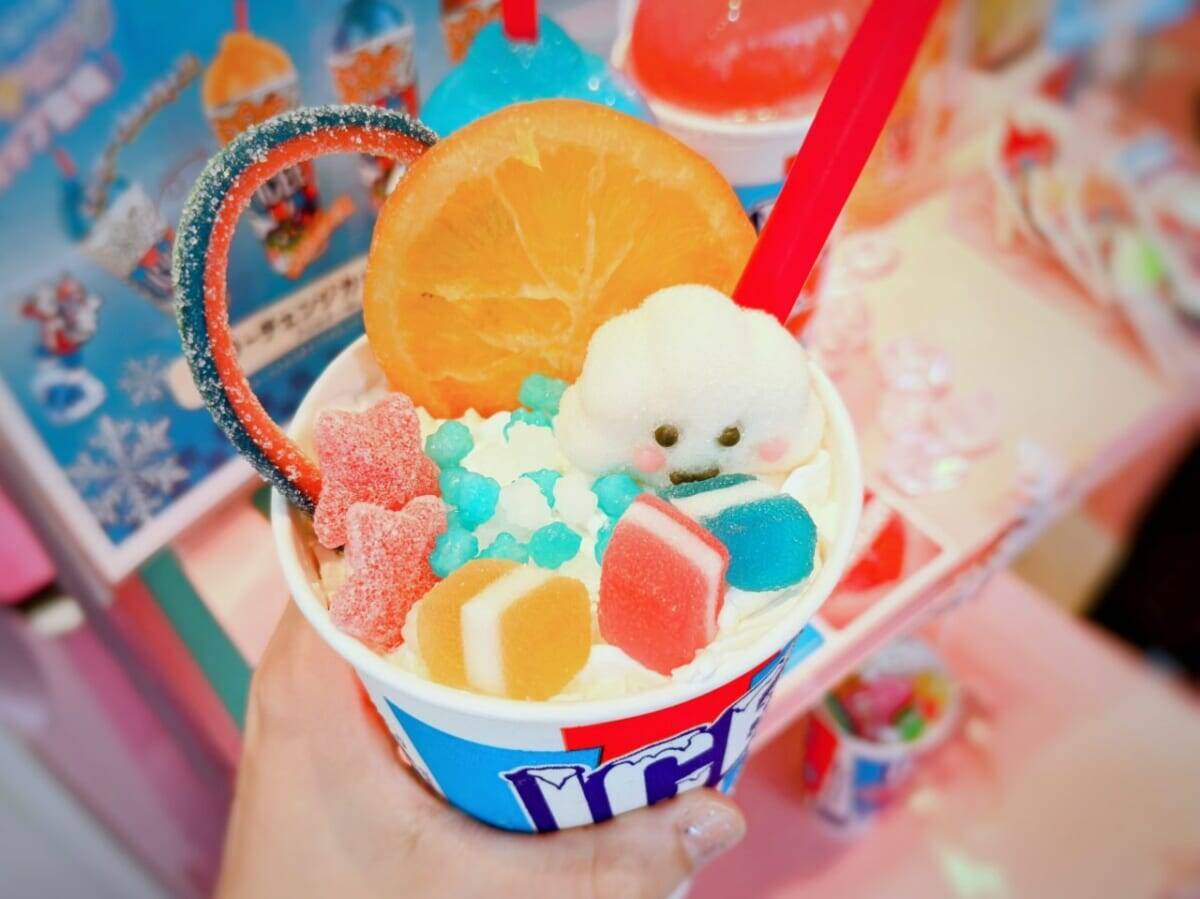 アメリカ発・新感覚炭酸フローズン「ICEE（アイシー）」と「GO☆GO☆CAFE!」が初コラボ！原宿でグミてんこもりのドリンクをチェック