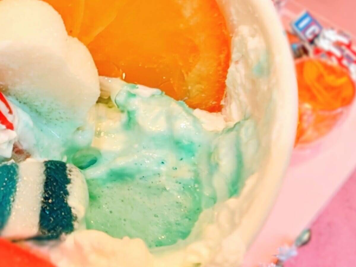 アメリカ発・新感覚炭酸フローズン「ICEE（アイシー）」と「GO☆GO☆CAFE!」が初コラボ！原宿でグミてんこもりのドリンクをチェック
