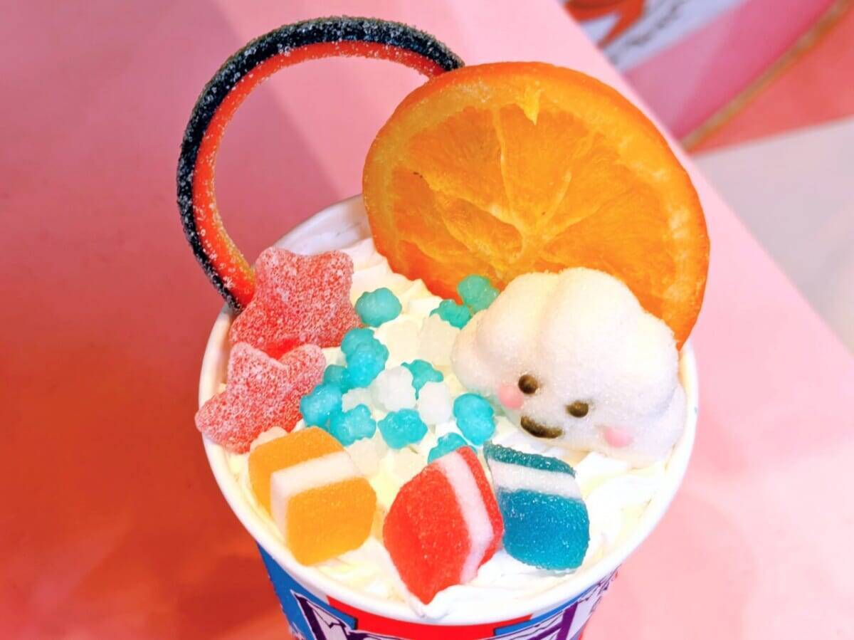 アメリカ発・新感覚炭酸フローズン「ICEE（アイシー）」と「GO☆GO☆CAFE!」が初コラボ！原宿でグミてんこもりのドリンクをチェック