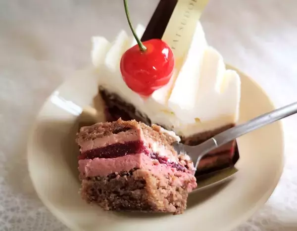 「【シャトレーゼ YATSUDOKI】期間限定「さくらんぼフェスタ」を実食レビュー！クリーム系ケーキの味は？」の画像