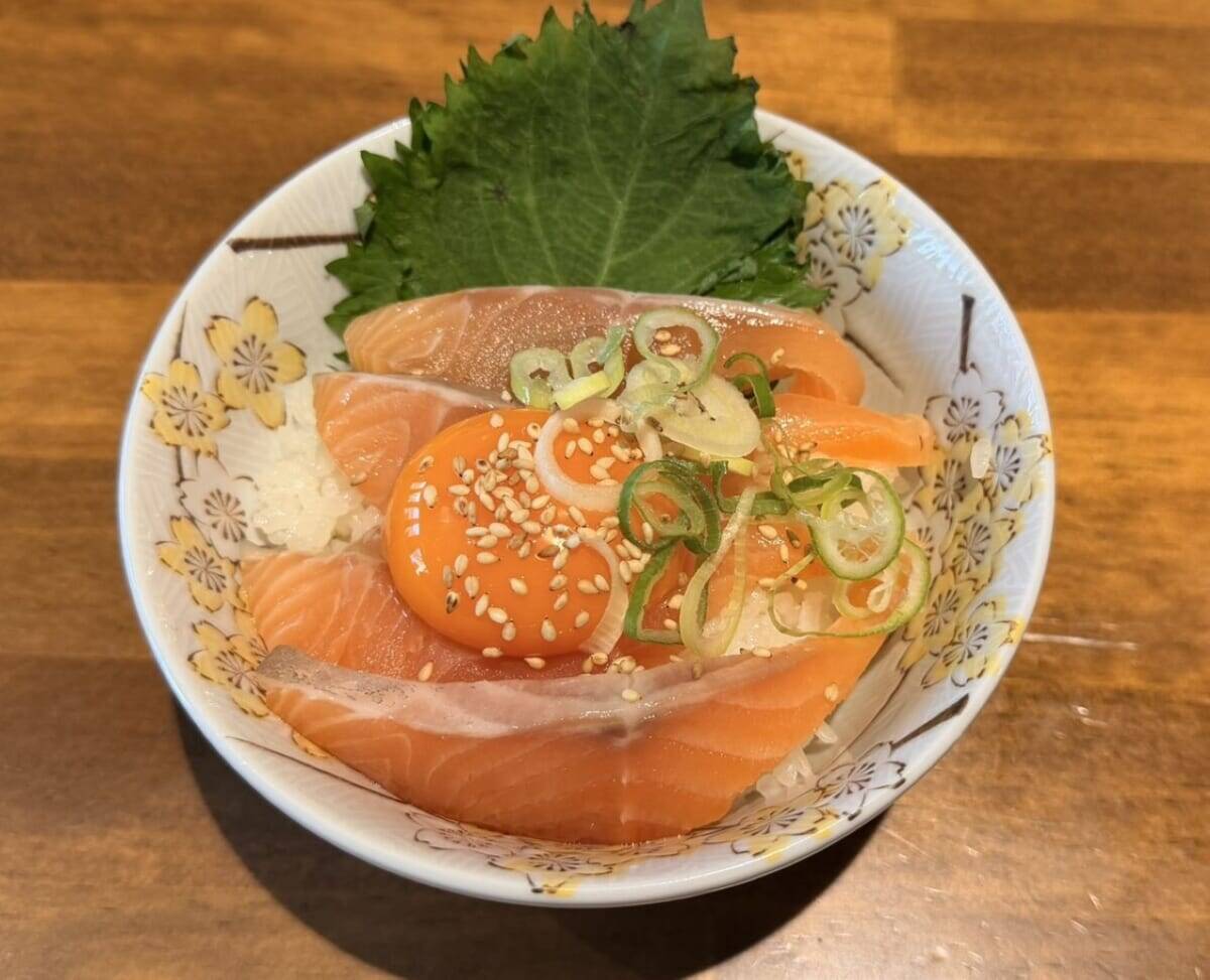 もちもち食感と至高ののどごし！愛知県産小麦×あご出汁の「生ひやむぎ専門店 穂の間」オープン