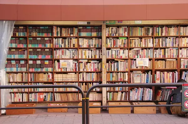 全国から100店以上！「全ニッポン古本博覧会 in 千代田のさくらまつり」東京古書会館・小川広場にて