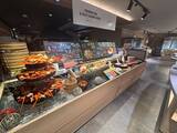 「【紅ズワイガニ食べ放題ショートタイムプラン登場】週2回の本マグロ解体ショーもあり！｜札幌・ススキノデパート」の画像1