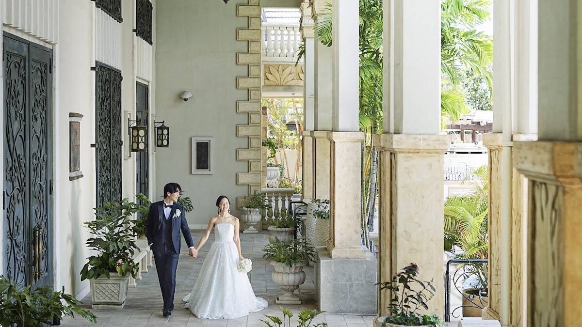 【最新リゾートウエディング事情】海に浮かぶ絶景！ハワイ「ザ・テラス バイ・ザ・シー」の魅力とは？新作ドレスも発表