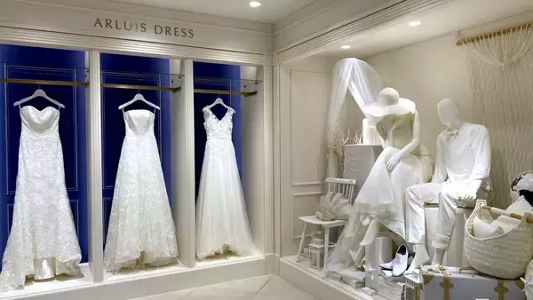 「【最新リゾートウエディング事情】海に浮かぶ絶景！ハワイ「ザ・テラス バイ・ザ・シー」の魅力とは？新作ドレスも発表」の画像