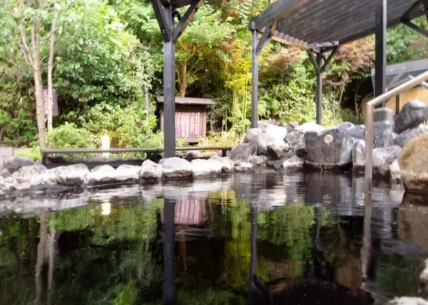 「【源泉かけ流し！多摩境天然温泉 森乃彩】あつ湯やぬる湯など4種の露天風呂が魅力！5周年記念イベント開催｜町田市」の画像