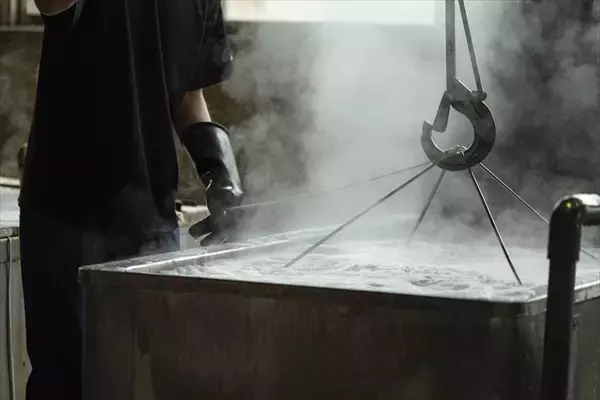 「【京都・丹後ちりめん精練工場 TANGO OPEN CENTER】屋内で楽しめる展示と工場見学がパワーアップ」の画像