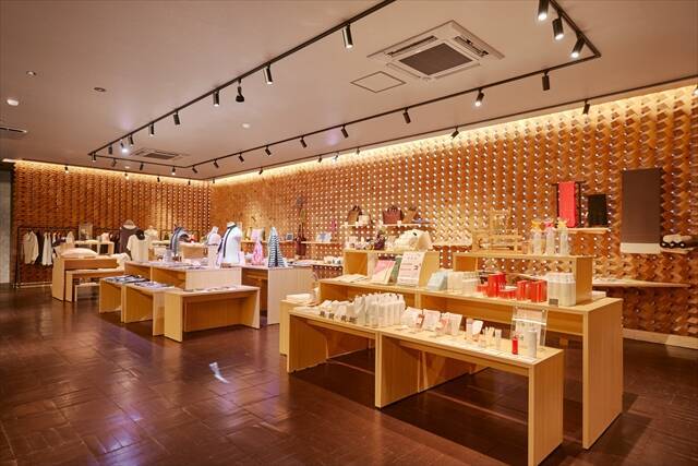 【京都・丹後ちりめん精練工場 TANGO OPEN CENTER】屋内で楽しめる展示と工場見学がパワーアップ