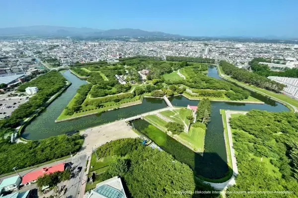 「【函館の観光スポットを巡るバスツアー】効率よし＆ガイド付き！函館山・元町・五稜郭を半日でまわる」の画像