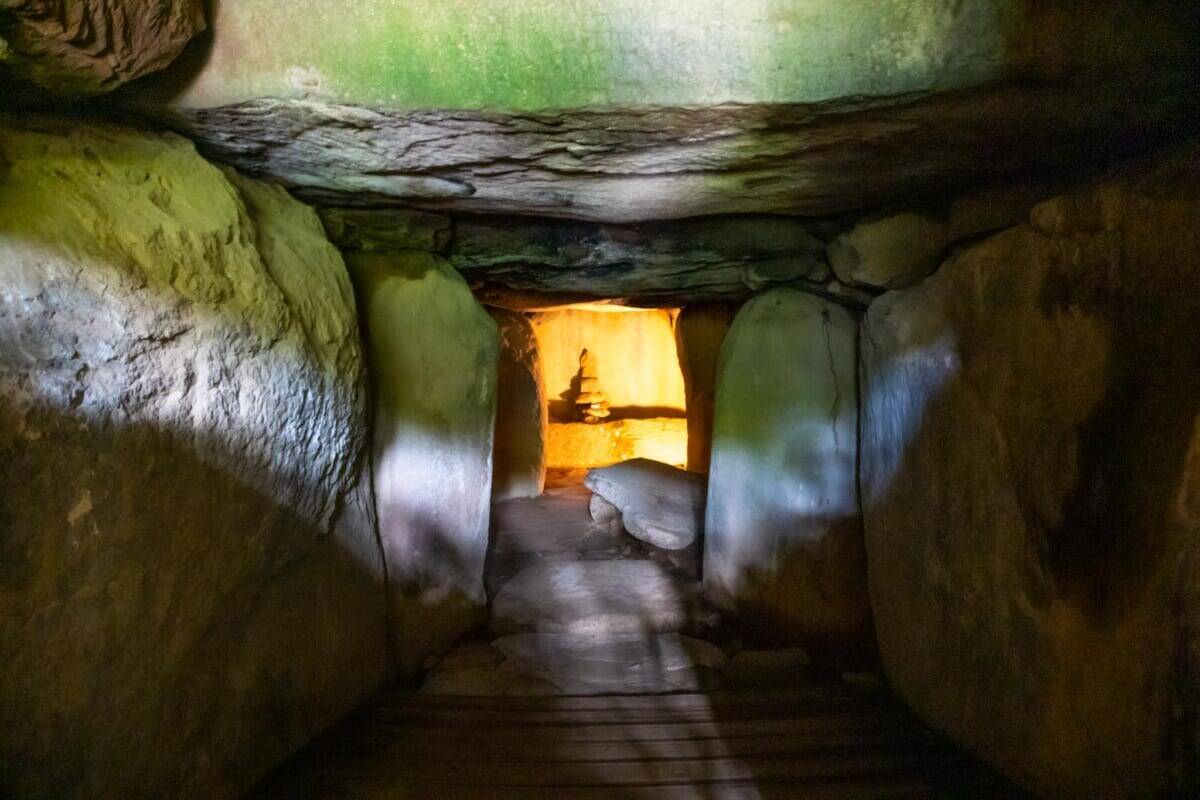 「古墳って実はおもしろい！」古墳シンガー・まりこふんと行く壱岐の古墳の魅力に触れる旅