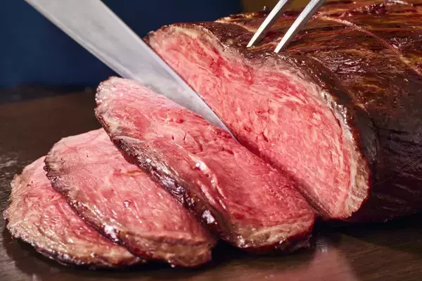 「フレッシュ苺も食べ放題！約15種類のスイーツがそろう「XEX 冬のストロベリーブッフェ」開催」の画像