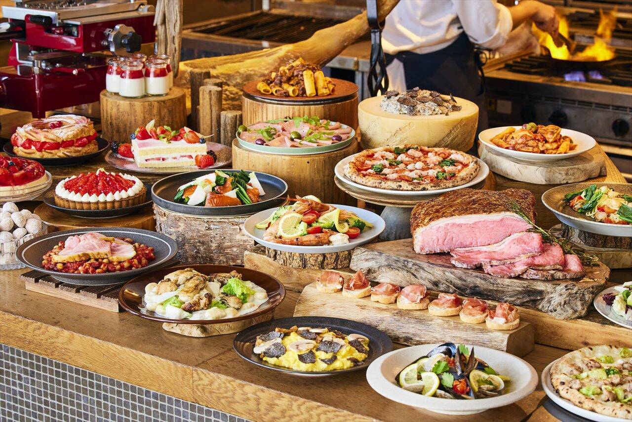 フレッシュ苺も食べ放題！約15種類のスイーツがそろう「XEX 冬のストロベリーブッフェ」開催