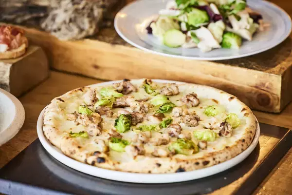 「フレッシュ苺も食べ放題！約15種類のスイーツがそろう「XEX 冬のストロベリーブッフェ」開催」の画像