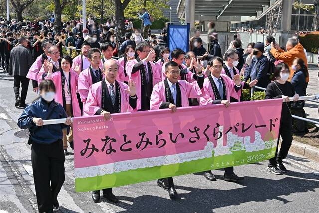 【みなとみらい21さくらフェスタ2026】3月28日はさくら通りが歩行者天国に！パレードやグルメストリートなどのイベントも