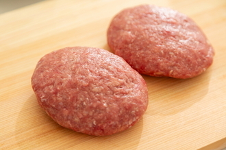 自分で焼く牛100％ハンバーグ！「鉄板ハンバーグよしだや札幌」9月29日オープン