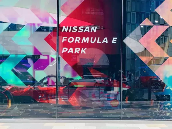 【銀座で無料で体験！】レーシングシミュレーターからSNS映えするパワーセルフィーまで「NISSAN FORMULA E PARK」