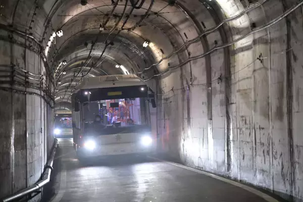 【立山トンネル電気バス乗車感謝キャンペーン】走行シーン撮影会やオリジナルカードプレゼントも｜立山黒部アルペンルート