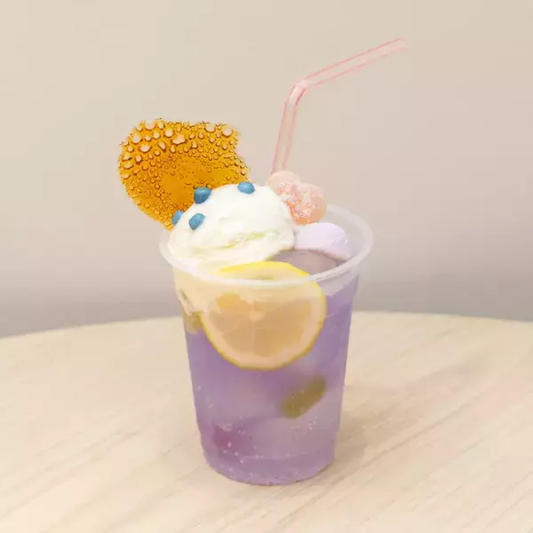 「【入場無料】限定グミソーダや味は秘密のたこ焼きも！「あめとグミしかない！？夏祭り」7月25日に渋谷で開催」の画像