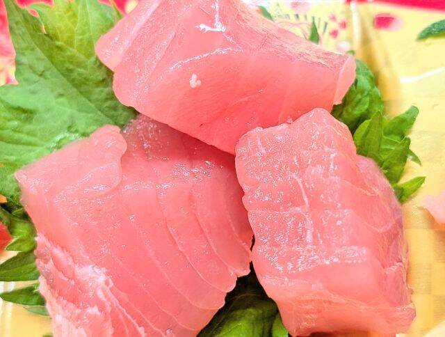 【成城石井の革命的「天然“生”まぐろ」もう食べた？】一度も冷凍しないで沖縄から直送！刺身・寿司・漬けなど全8種類