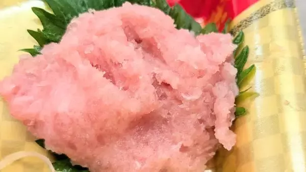 「【成城石井の革命的「天然“生”まぐろ」もう食べた？】一度も冷凍しないで沖縄から直送！刺身・寿司・漬けなど全8種類」の画像