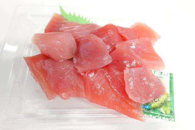 【成城石井の革命的「天然“生”まぐろ」もう食べた？】一度も冷凍しないで沖縄から直送！刺身・寿司・漬けなど全8種類