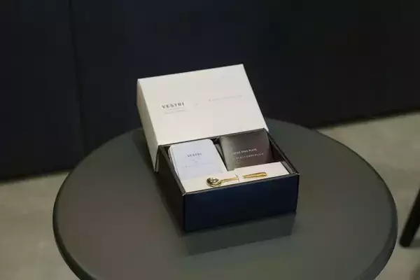 「【数量・店舗限定】ひと箱で2つのチョコレートブランドを楽しめる！コラボ商品「ドゥエット・ボックス」登場」の画像