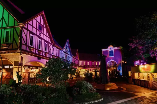「夏の夜景やイルミネーションを満喫！絶景カフェテラス「ザ・ヴェランダ神戸」サンセット＆ナイト営業を開催中｜神戸布引ハーブ園」の画像