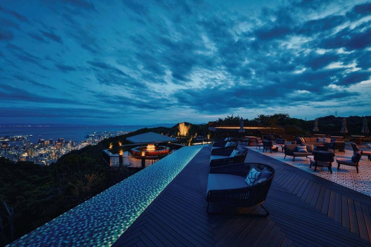 夏の夜景やイルミネーションを満喫！絶景カフェテラス「ザ・ヴェランダ神戸」サンセット＆ナイト営業を開催中｜神戸布引ハーブ園