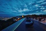「夏の夜景やイルミネーションを満喫！絶景カフェテラス「ザ・ヴェランダ神戸」サンセット＆ナイト営業を開催中｜神戸布引ハーブ園」の画像4