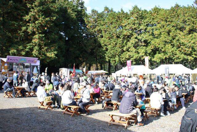 【嵐山渓谷紅葉まつり・イベントDay】ご当地グルメのキッチンカーや農作物も買える！ ｜埼玉県