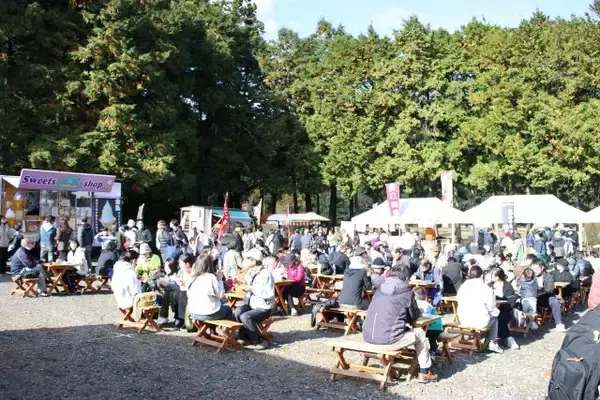 「【嵐山渓谷紅葉まつり・イベントDay】ご当地グルメのキッチンカーや農作物も買える！ ｜埼玉県」の画像