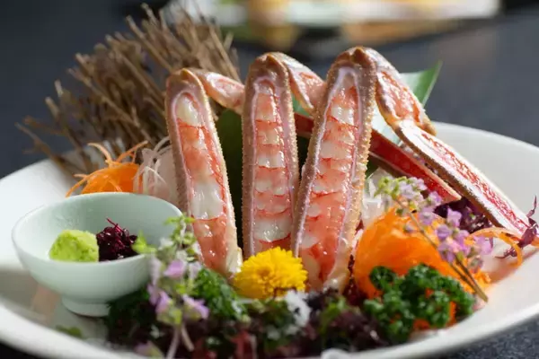 「【冬の味覚・蟹の舟盛り付きフルコース】京都・夕日ヶ浦温泉旅館「海舟」に特別プラン登場」の画像