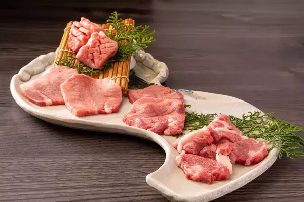 黒毛和牛のタン1本を余すことなく味わえる新メニュー登場！大阪の焼肉店「牛次郎」にて