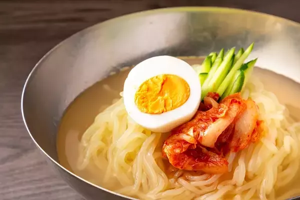 「黒毛和牛のタン1本を余すことなく味わえる新メニュー登場！大阪の焼肉店「牛次郎」にて」の画像