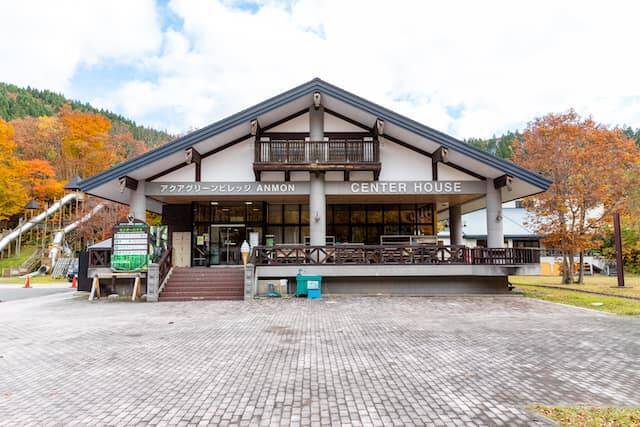 【車中泊の人気モデルコース「白神山地 1泊2日」ドライブ旅】神秘の十二湖巡りと道の駅はしごでご当地グルメ三昧