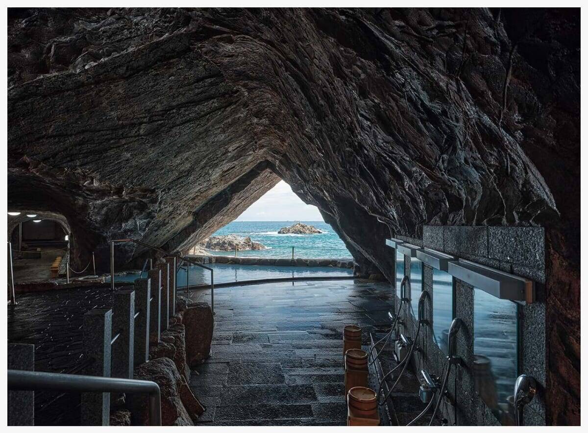 一生に一度は歩くべき世界遺産。自然と神話が息づく熊野古道でご利益を賜る巡礼の旅