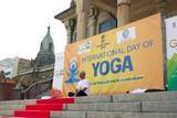「【参加無料・要申し込み】築地本願寺の境内で朝のヨガ体験！「International Day of Yoga 2026」6月21日に開催」の画像2