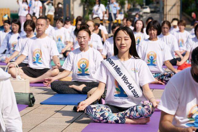 【参加無料・要申し込み】築地本願寺の境内で朝のヨガ体験！「International Day of Yoga 2026」6月21日に開催