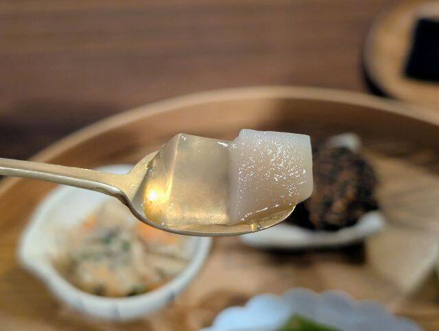 【千駄木の古民家カフェ「雨音茶寮」とフレシャスがコラボ！】こだわり抜いたのは“水”みずしさ！夏季限定の冷茶と和菓子が登場